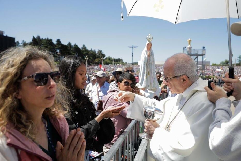 As imagens de Fátima repleta de fiéis na Procissão do Adeus a Nossa Senhora