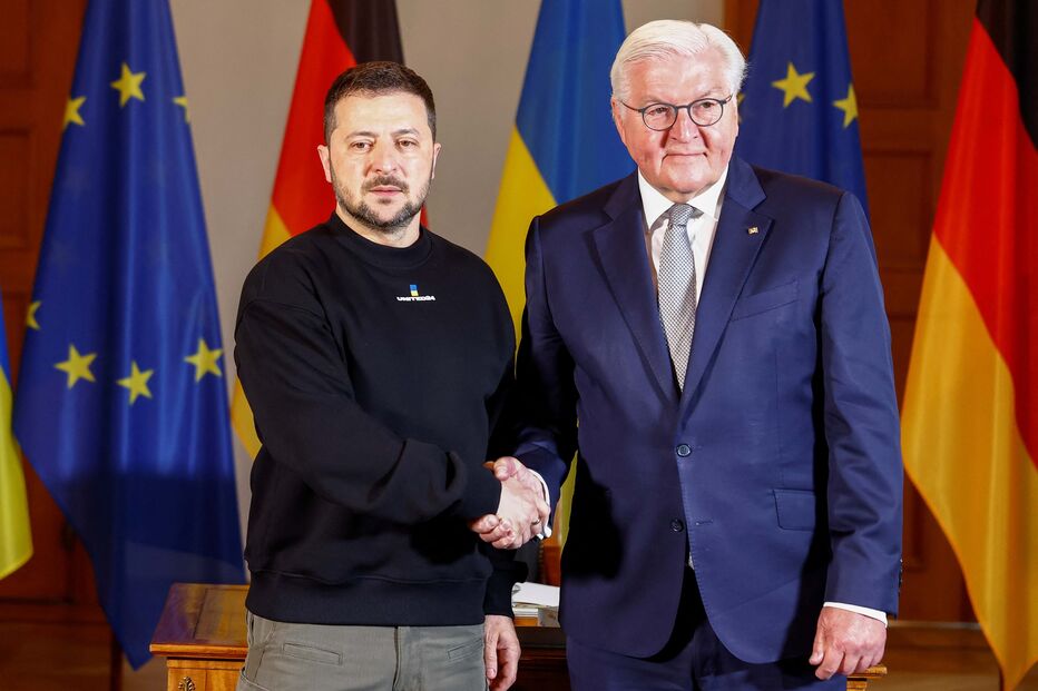 Zelensky e o presidente alemão Frank-Walter Steinmeier em Berlim, na Alemanha