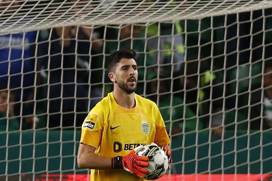 Paulinho a guarda-redes