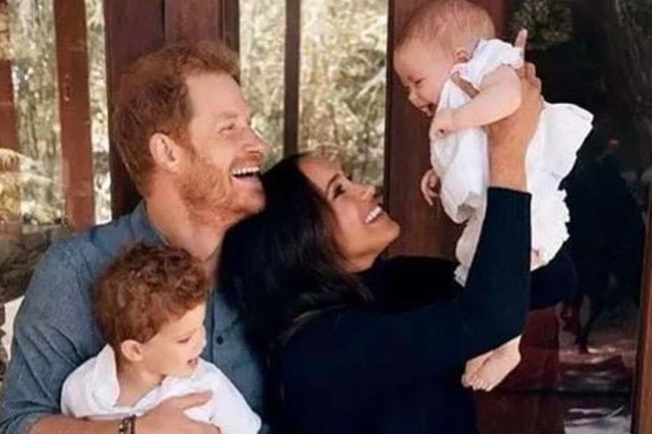 Harry e Meghan com Archie e Lilibet