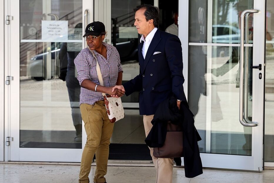 Mãe do arguido em tribunal