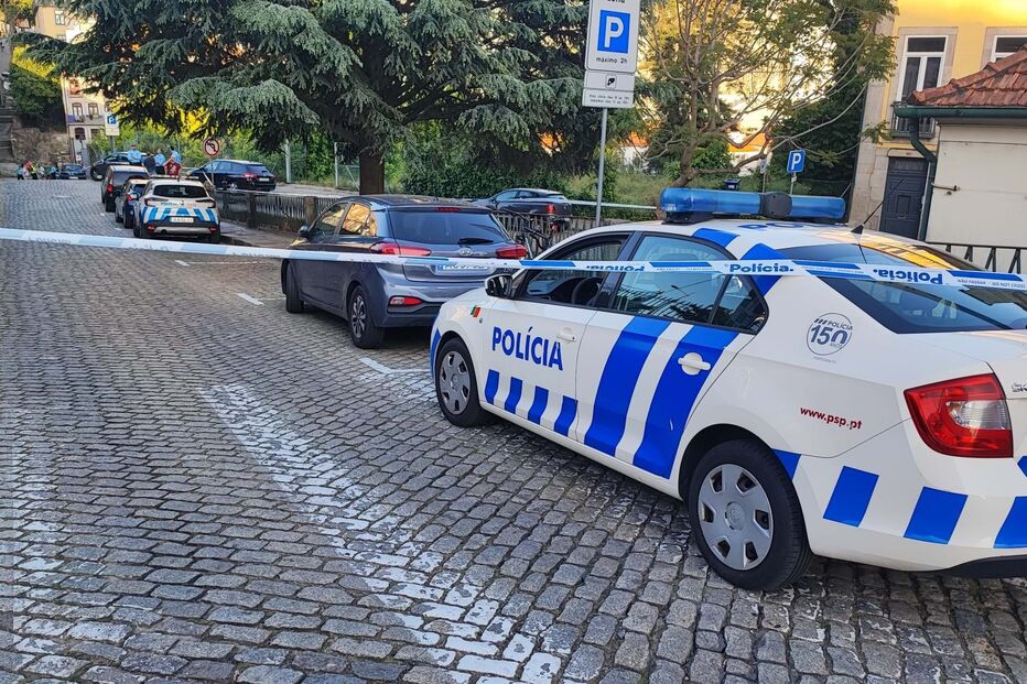 Homem esfaqueia mulher no Porto 