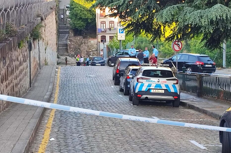 Homem esfaqueia mulher no Porto 