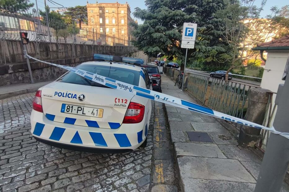 Homem esfaqueia mulher no Porto 