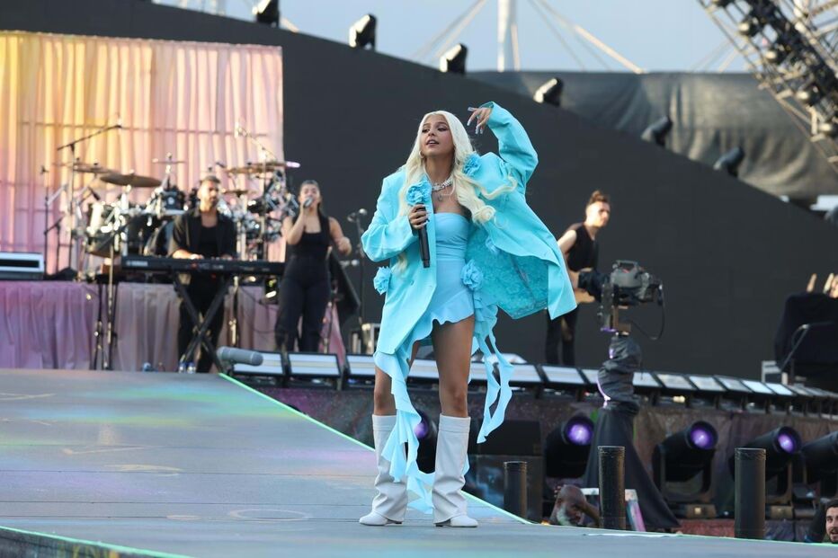 Bárbara Bandeira subiu ao palco para cantar cinco temas