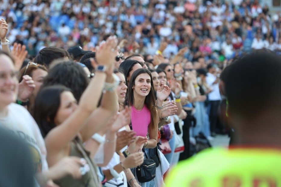 Bárbara Bandeira subiu ao palco para cantar cinco temas