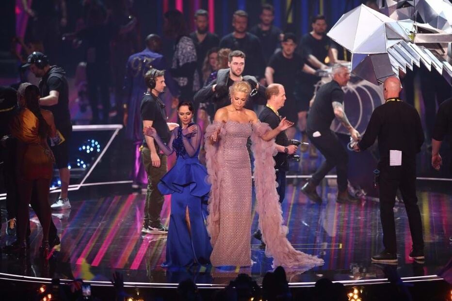 Hannah Waddingham na Eurovisão