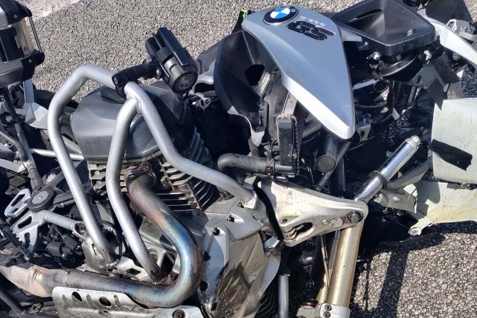 Motociclista ferido após colisão entre mota e carro em Coimbra