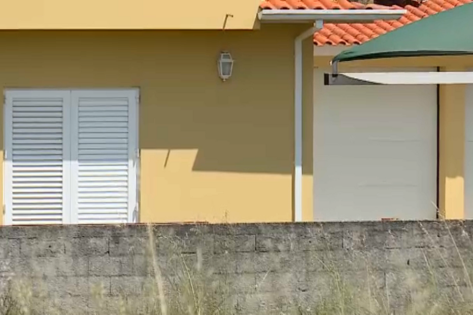 Homem viciado em jogo mata à facada mulher em casa. Vítima tinha pedido a separação