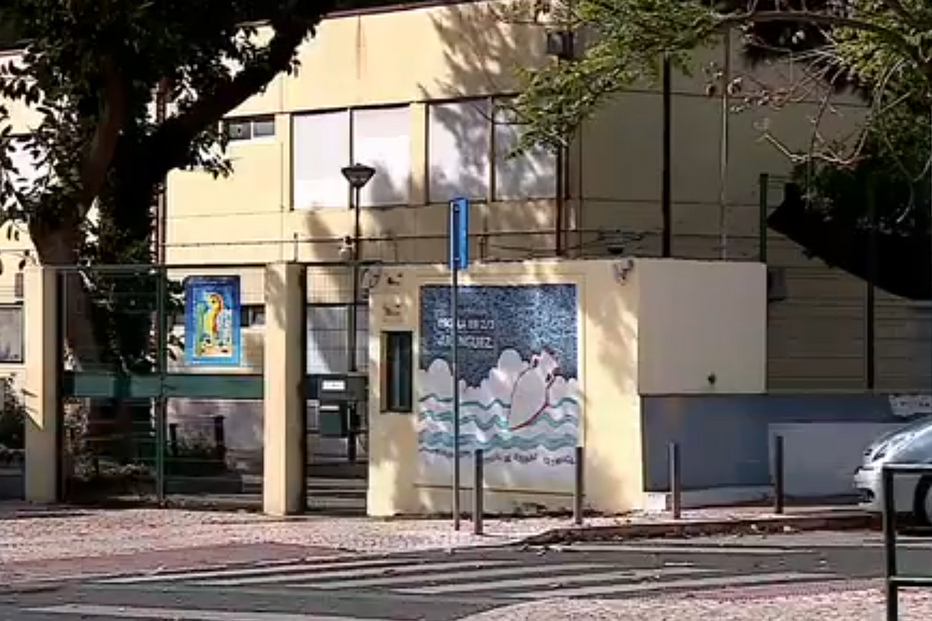 Professor suspenso por assediar duas alunas em Setúbal