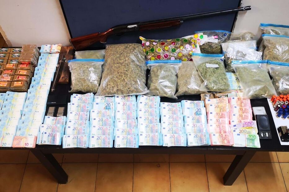 Droga e outro material apreendido na operação da PSP