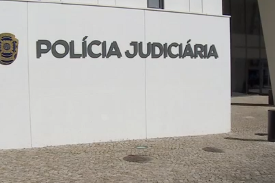 Homem viola a tia e ameaça-a com chave de fendas