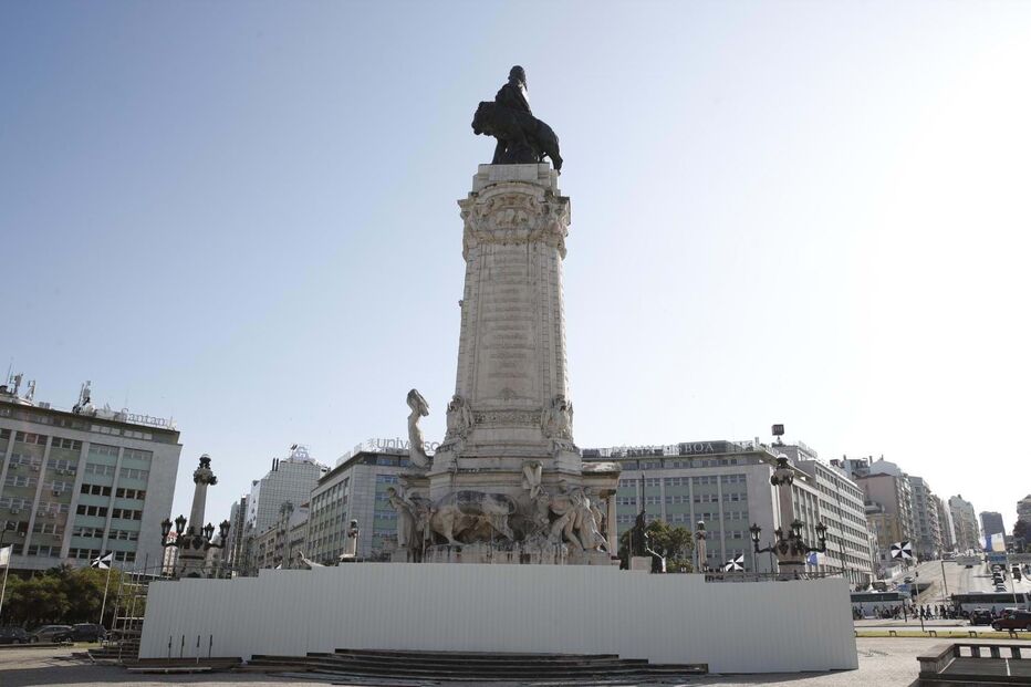 Preparativos para a festa do título no Marquês de Pombal