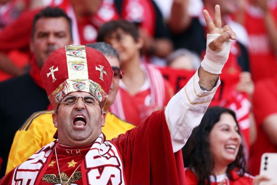 Adeptos do benfica no jogo da última jornada frente ao Santa Clara