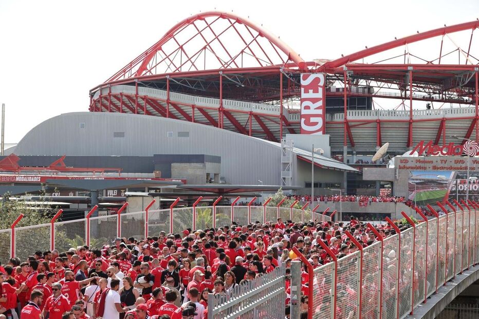 Adeptos do benfica no jogo da última jornada frente ao Santa Clara