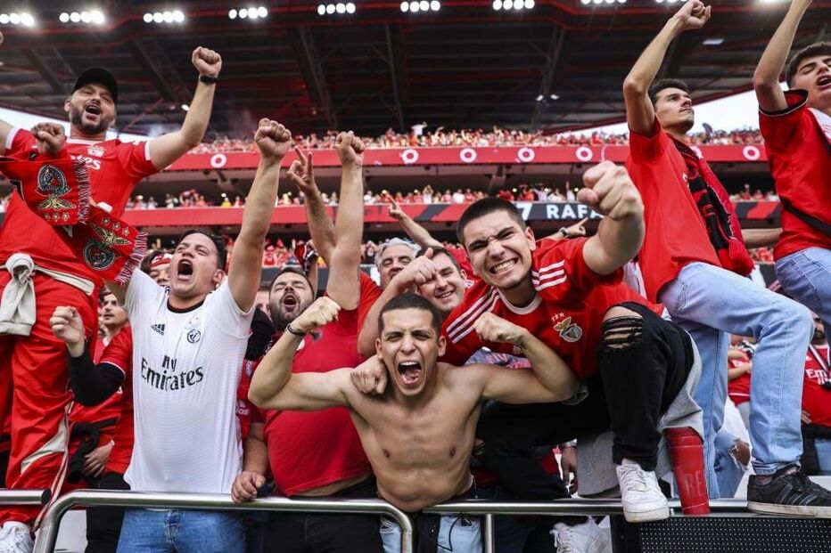 Adeptos do benfica no jogo da última jornada frente ao Santa Clara