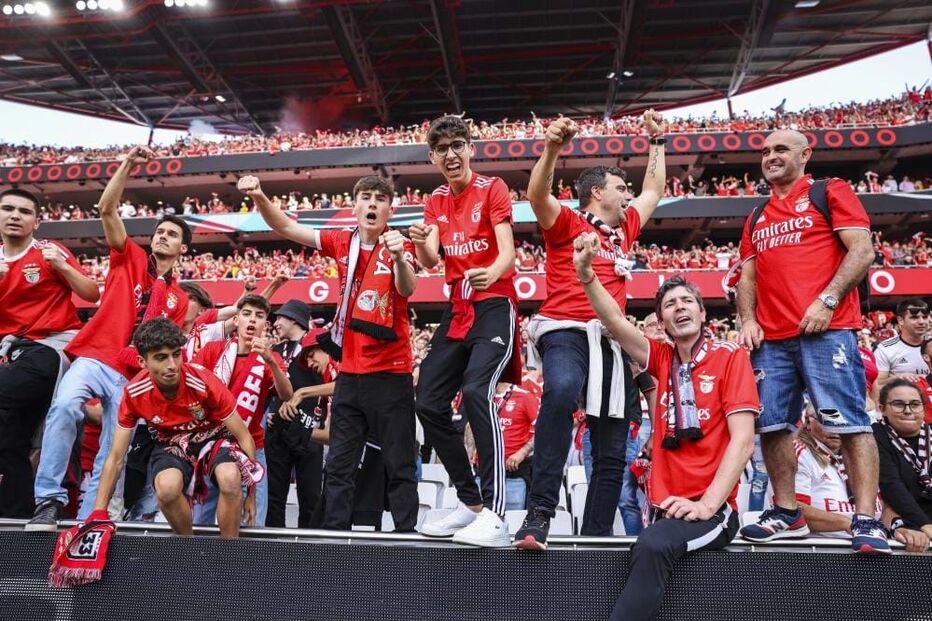 Adeptos do benfica no jogo da última jornada frente ao Santa Clara