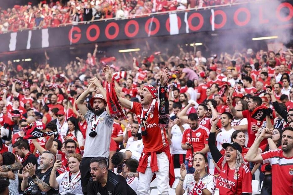 Adeptos do benfica no jogo da última jornada frente ao Santa Clara