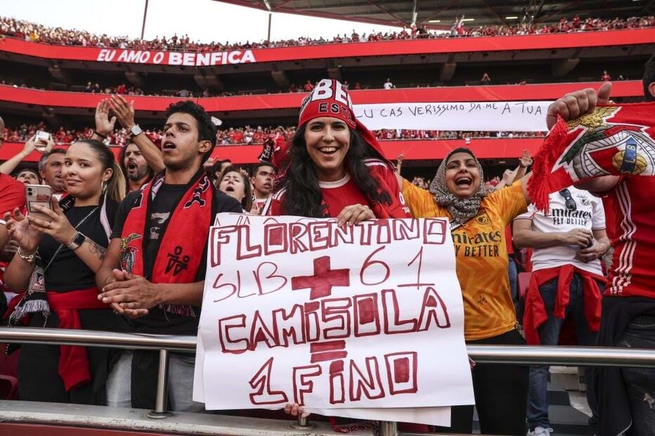 Adeptos do benfica no jogo da última jornada frente ao Santa Clara