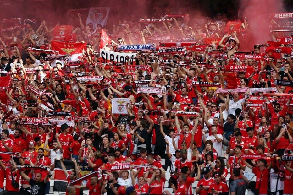 Adeptos do benfica no jogo da última jornada frente ao Santa Clara