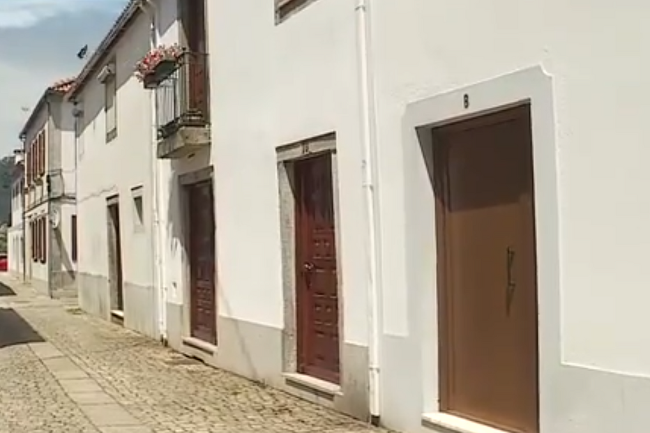Jovem deixado a morrer na rua após agressão a socos e pontapés em Caminha