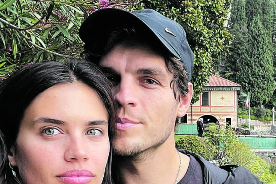 Sara Sampaio,  Zac Frognowski