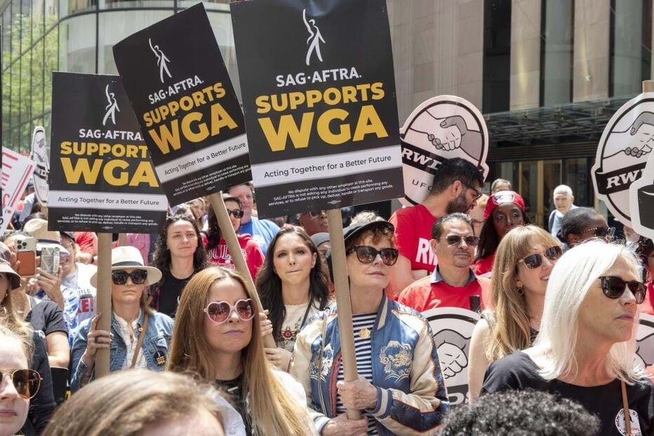 Susan Sarandon (ao centro)