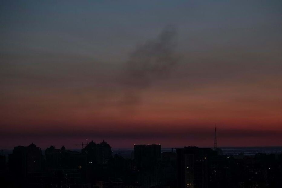 Ataque de um drone e de um míssil russos, em Kiev