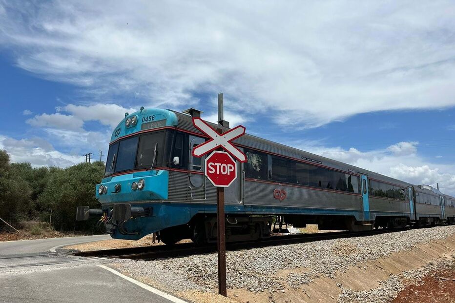 Camião atingido por comboio em Silves 