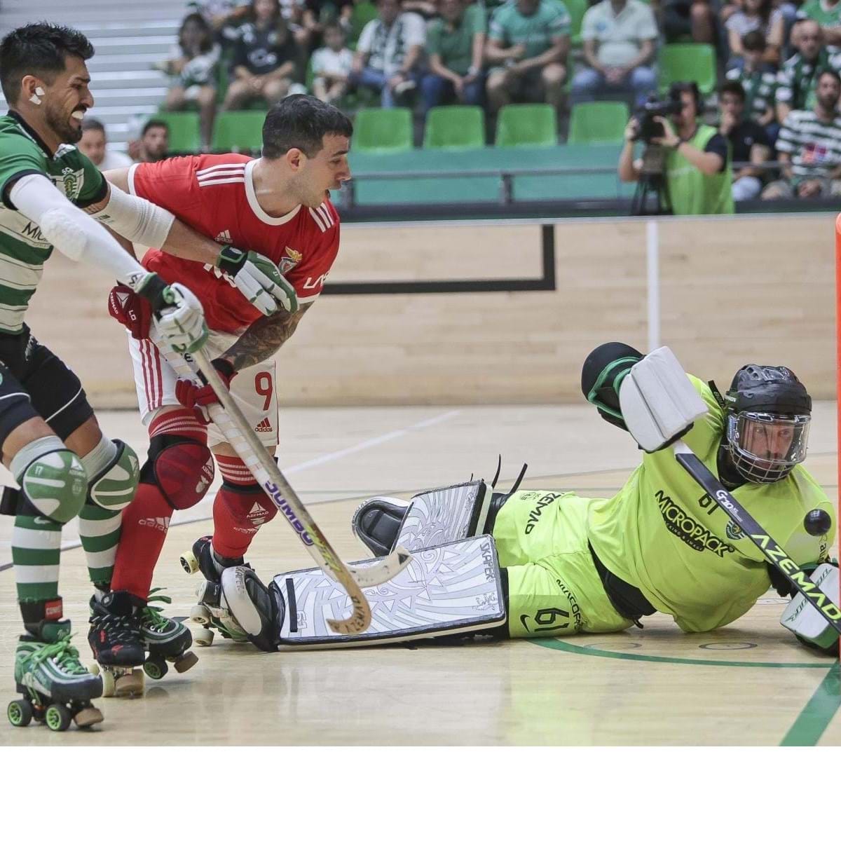 Jogador de hóquei no gelo morre atingido por lâmina de patins