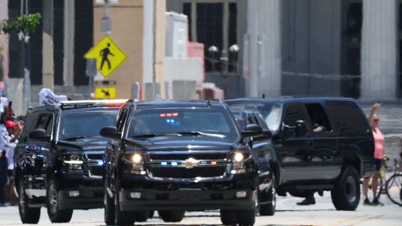 Donald Trump chega ao tribunal de Miami 