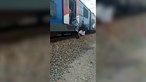Avaria leva passageiros a fugir pela linha do comboio em Setúbal