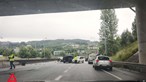 Colisão entre três carros provoca um ferido em Guimarães