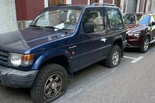 SUV vandalizado pelos The Tyre Extinguishers
