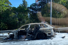 Carro incendeia-se em Sete Rios