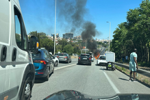 Carro incendeia-se em Sete Rios