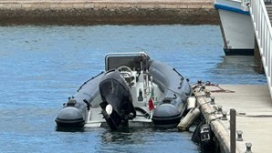 Prisão preventiva para traficantes salvos em barco à deriva com 700 quilos de haxixe em Olhão