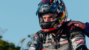 Piloto espanhol morre em acidente durante perigosa corrida de motociclismo na Ilha de Man
