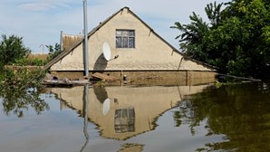 Balanços ucraniano e russo das inundações totalizam 13 mortos