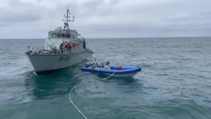Embarcação ligada ao tráfico de droga encontrada sem tripulantes perto de Faro