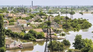 “A vida está destruída em dezenas de localidades”, afirma Zelensky após rebentamento barragem de Kakhovka