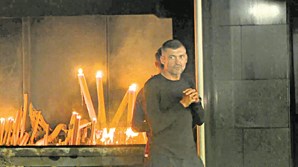 Sérgio Conceição esteve na zona da queima das velas antes de entrar na Capelinha das Aparições