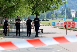 Crianças feridas em ataque com faca em França