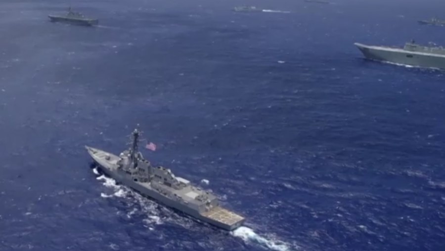 Navio contratorpedeiro americano no Estreito de Taiwan