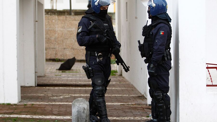 rusga-fecha-bancas-de-droga-em-pr-dios-em-lisboa-portugal-correio