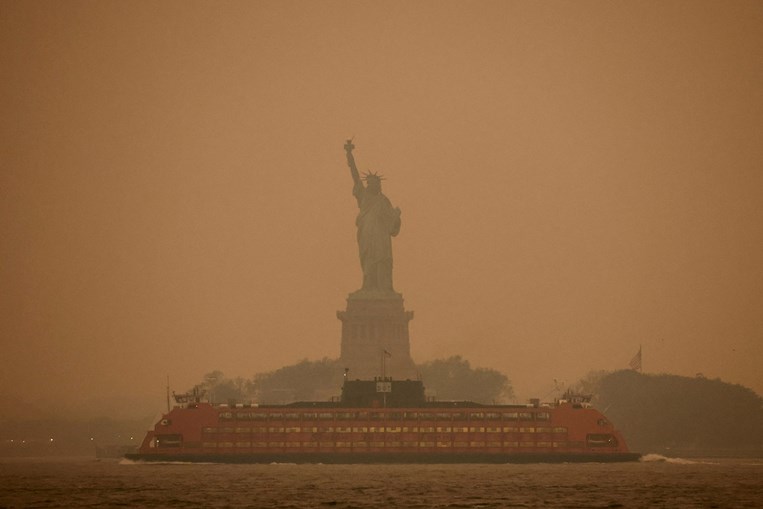 Nova Iorque coberta de fumo amarelado na sequência dos incêndios no Canadá