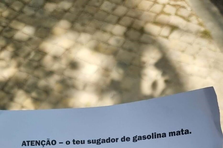 Papel deixado pelos The Tyre Extinguishers
