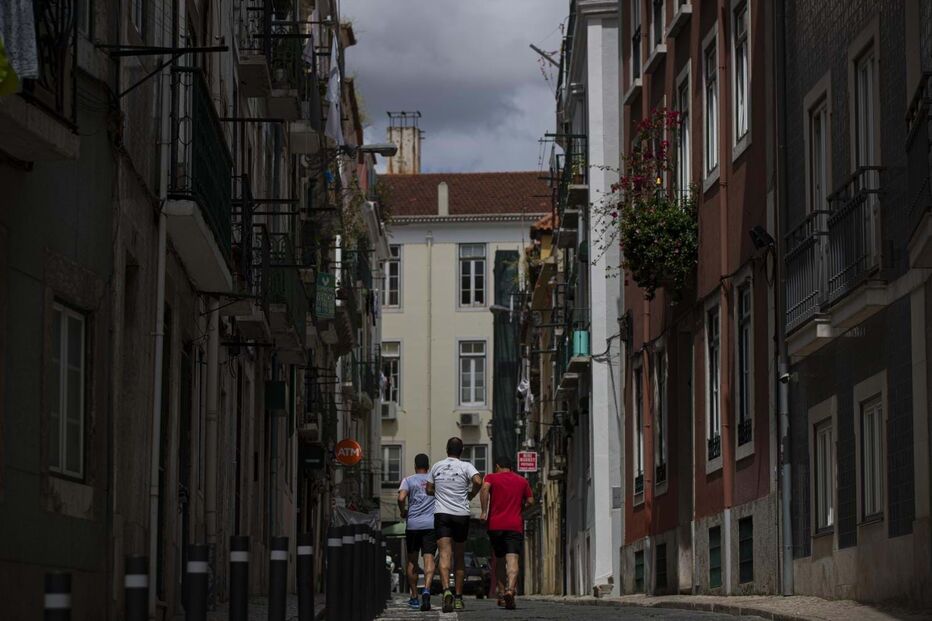 Alojamento local em Lisboa sofre um “impacto significativo”, com os preços a duplicarem de valor