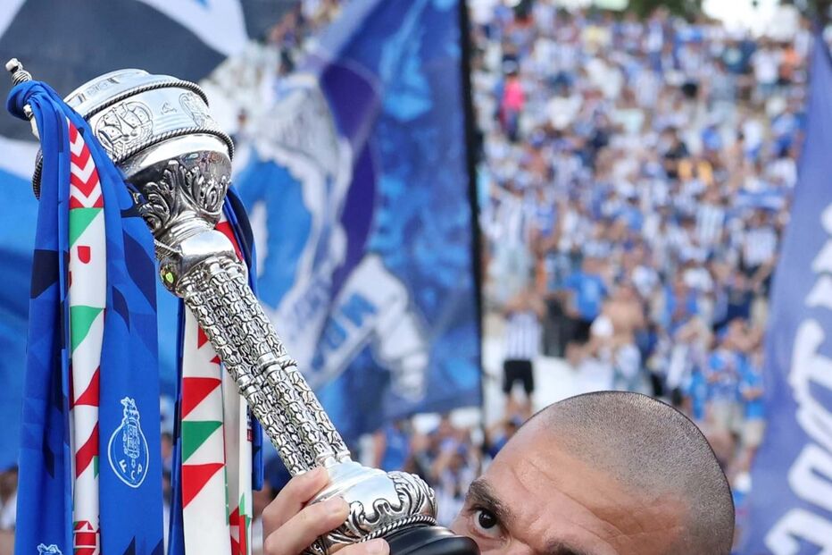 Pepe beija a Tça de Portugal 