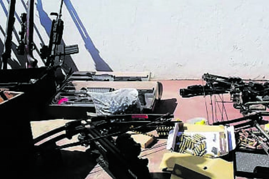 Moreira da Cruz, armas, Moçambique